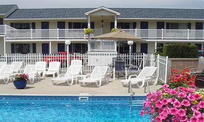 Footbridge Beach Motel